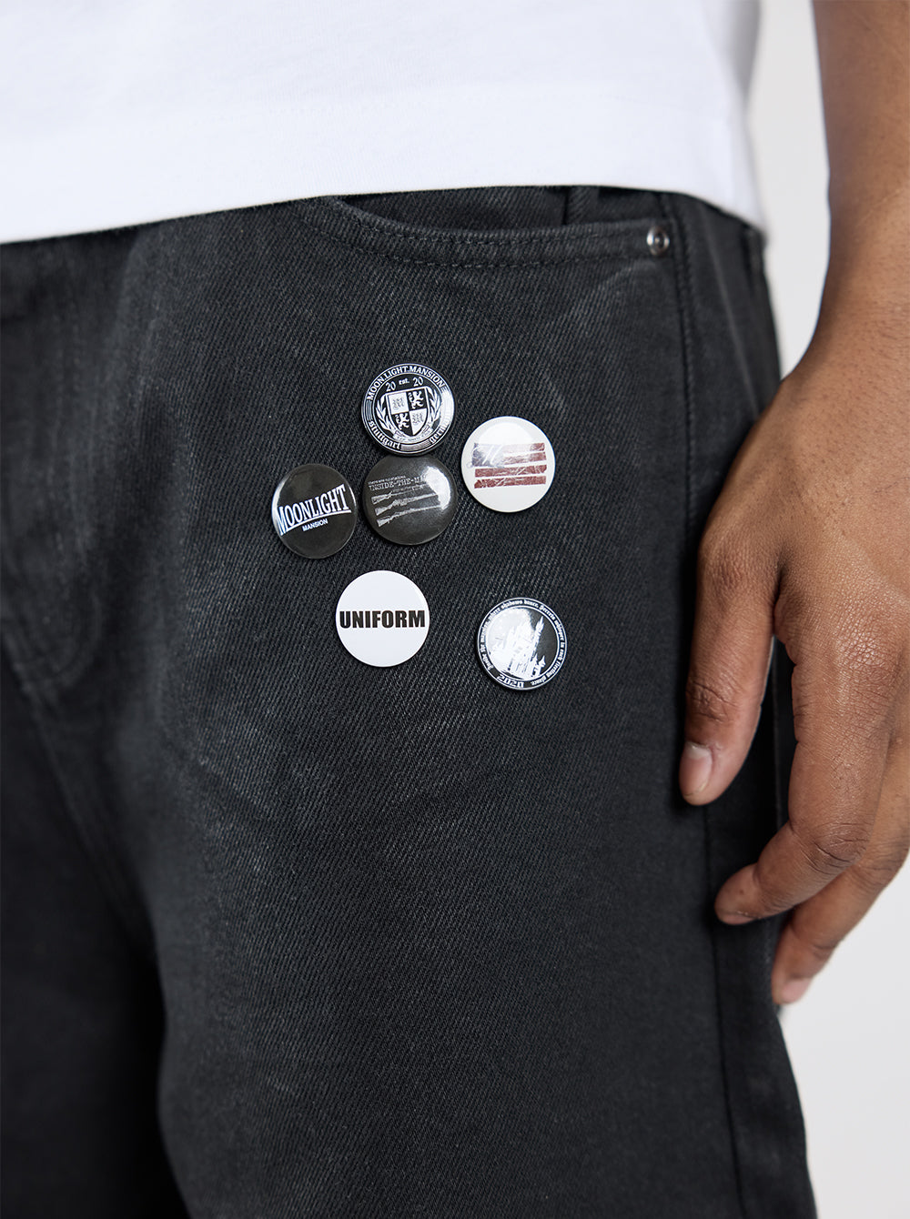 GRAPHIC BUTTON PINS