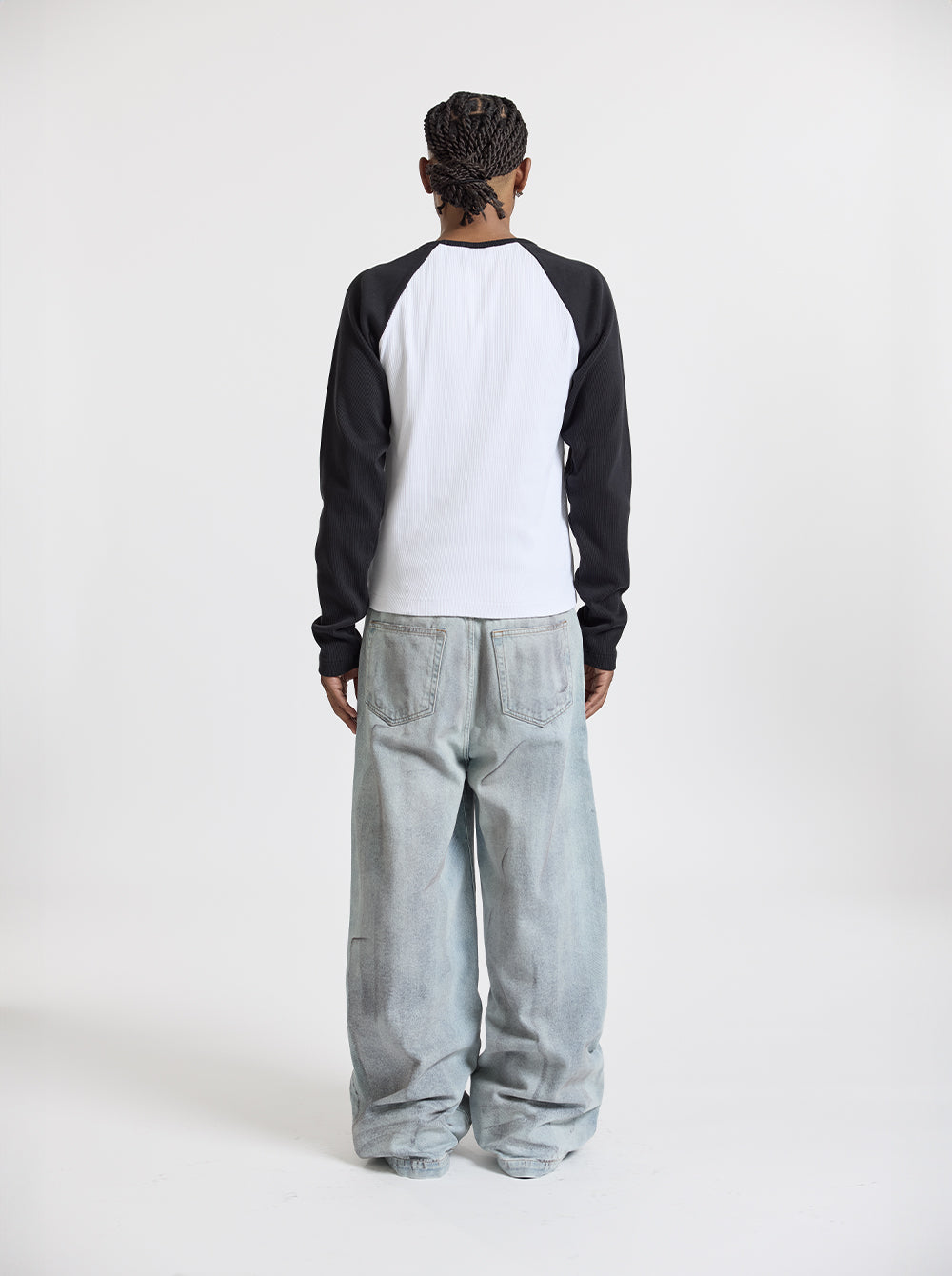 CASTLE LONGSLEEVE - WHITE / BLACK