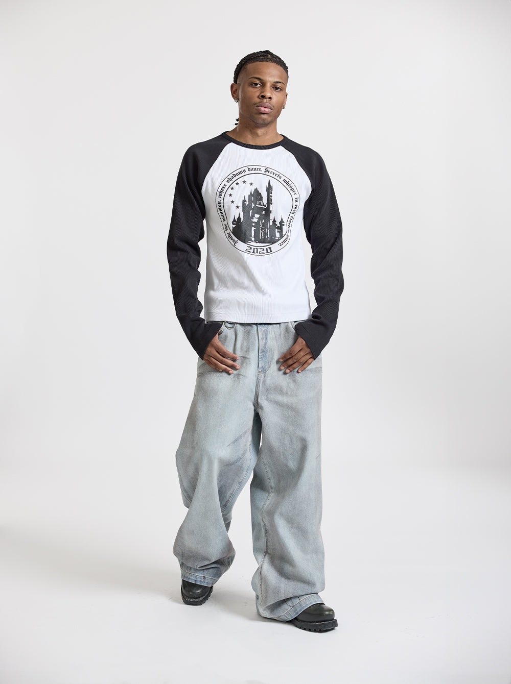 CASTLE LONGSLEEVE - WHITE / BLACK