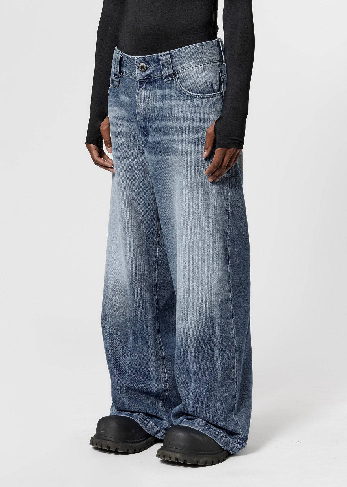 SILHOUETTE DENIM - LIGHT BLUE - Moonlight Mansion