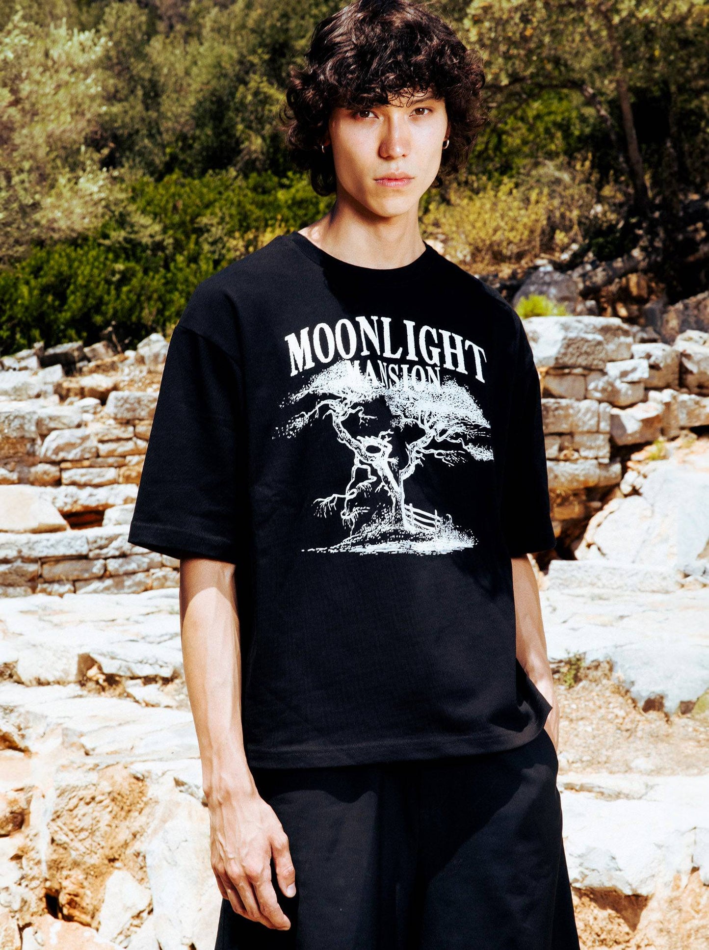 *TREE T-SHIRT - Black - Moonlight Mansion