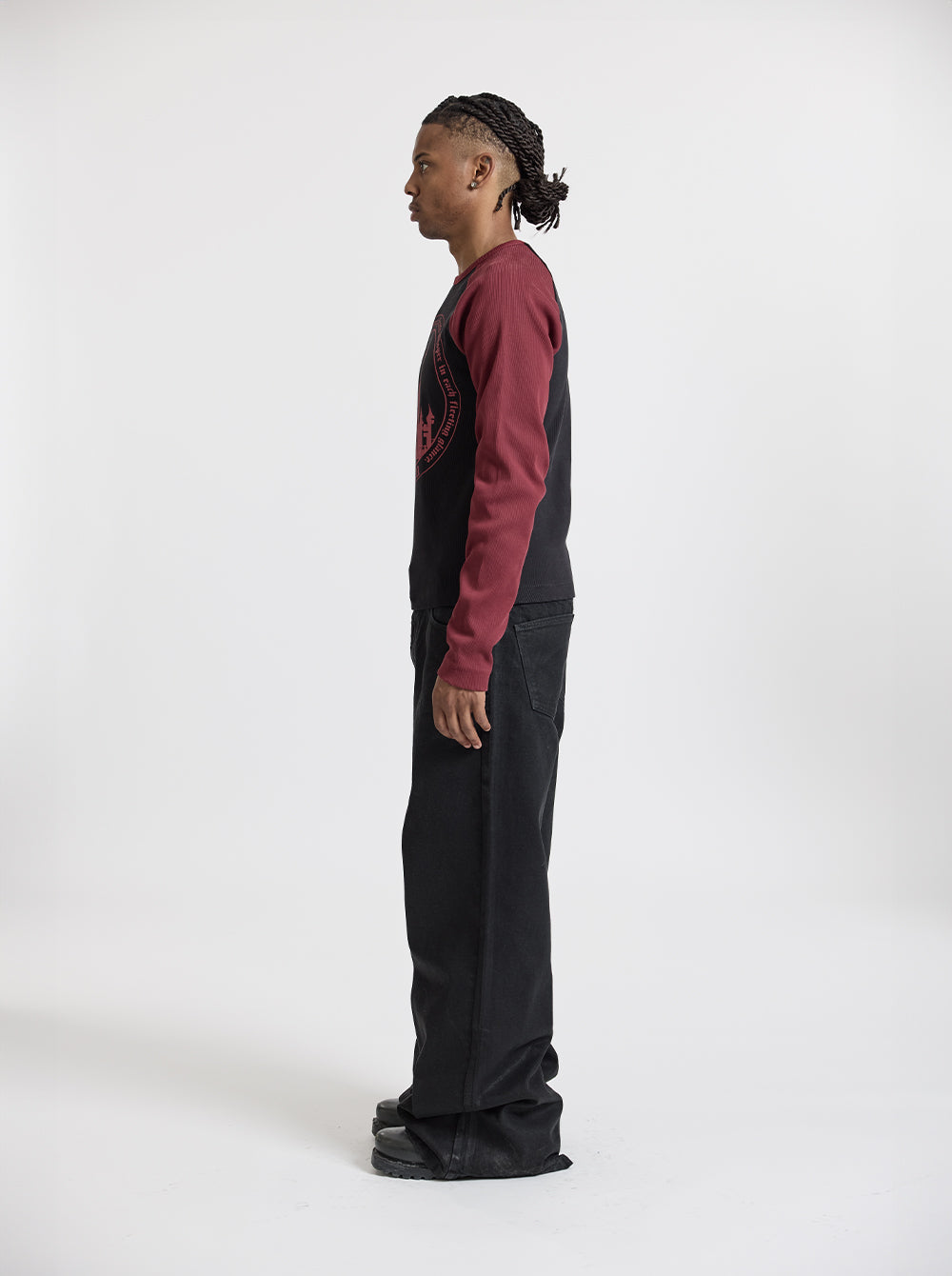 CASTLE LONGSLEEVE - BLACK / RED