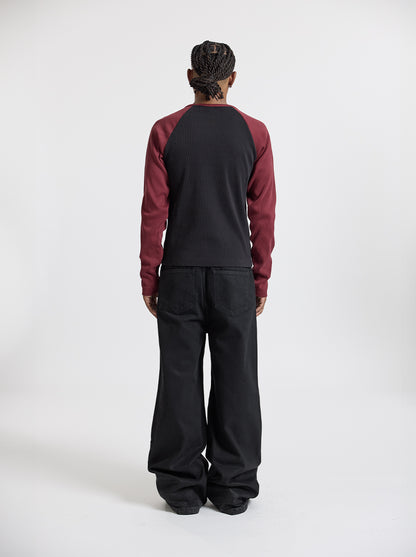 CASTLE LONGSLEEVE - BLACK / RED