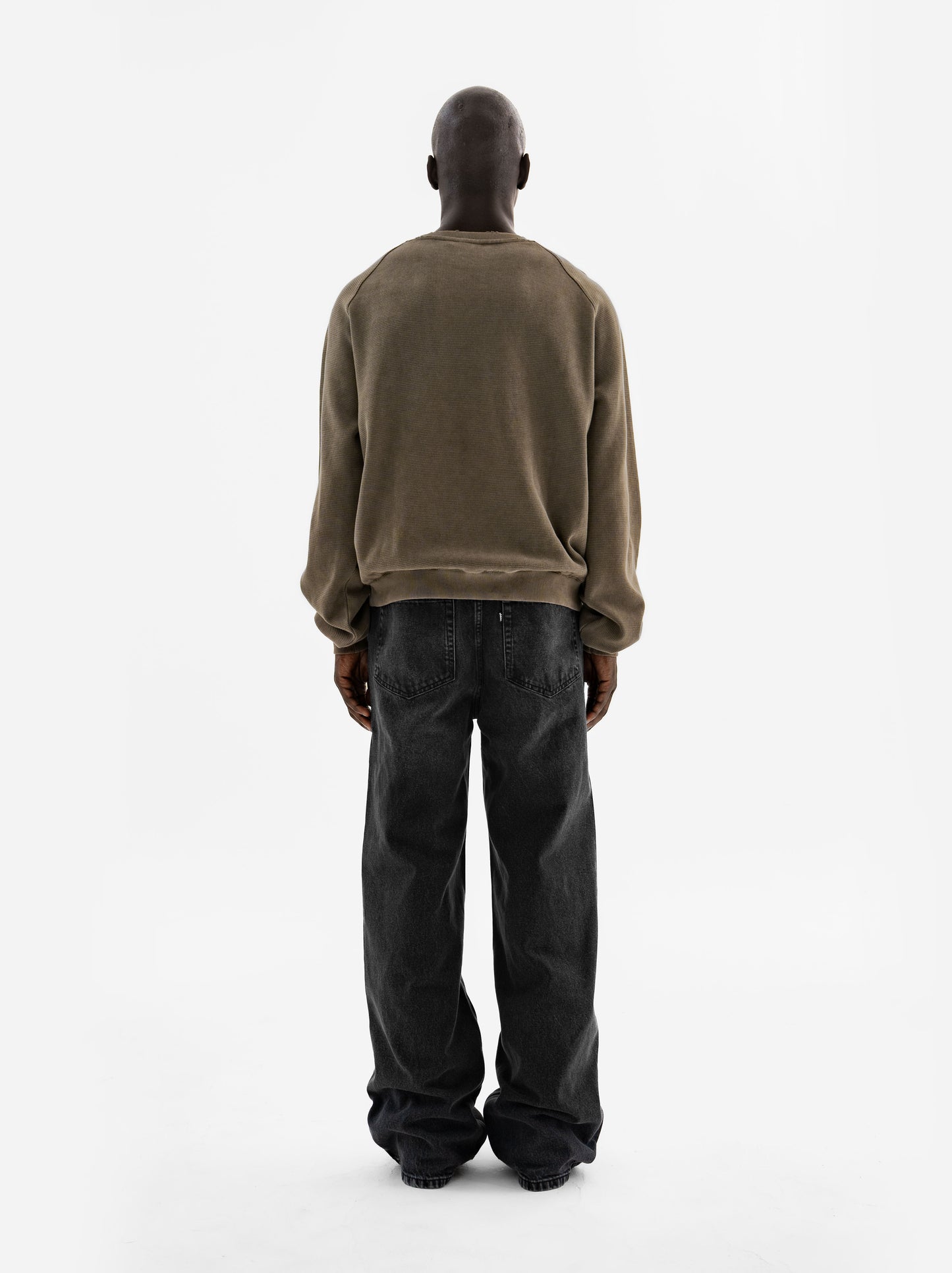 COAT OF ARMS SWEATER - BROWN
