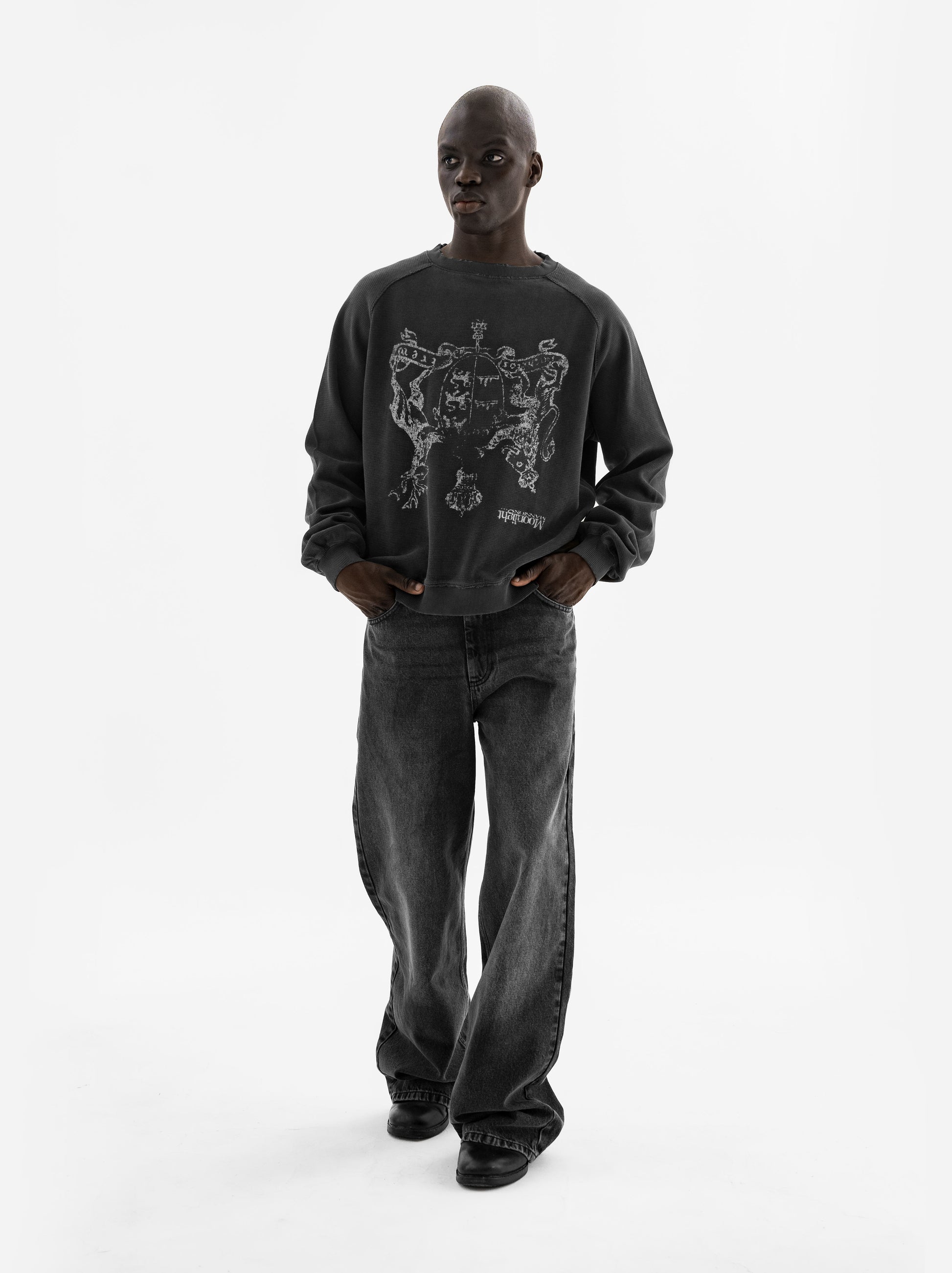 COAT OF ARMS SWEATER - BLACK