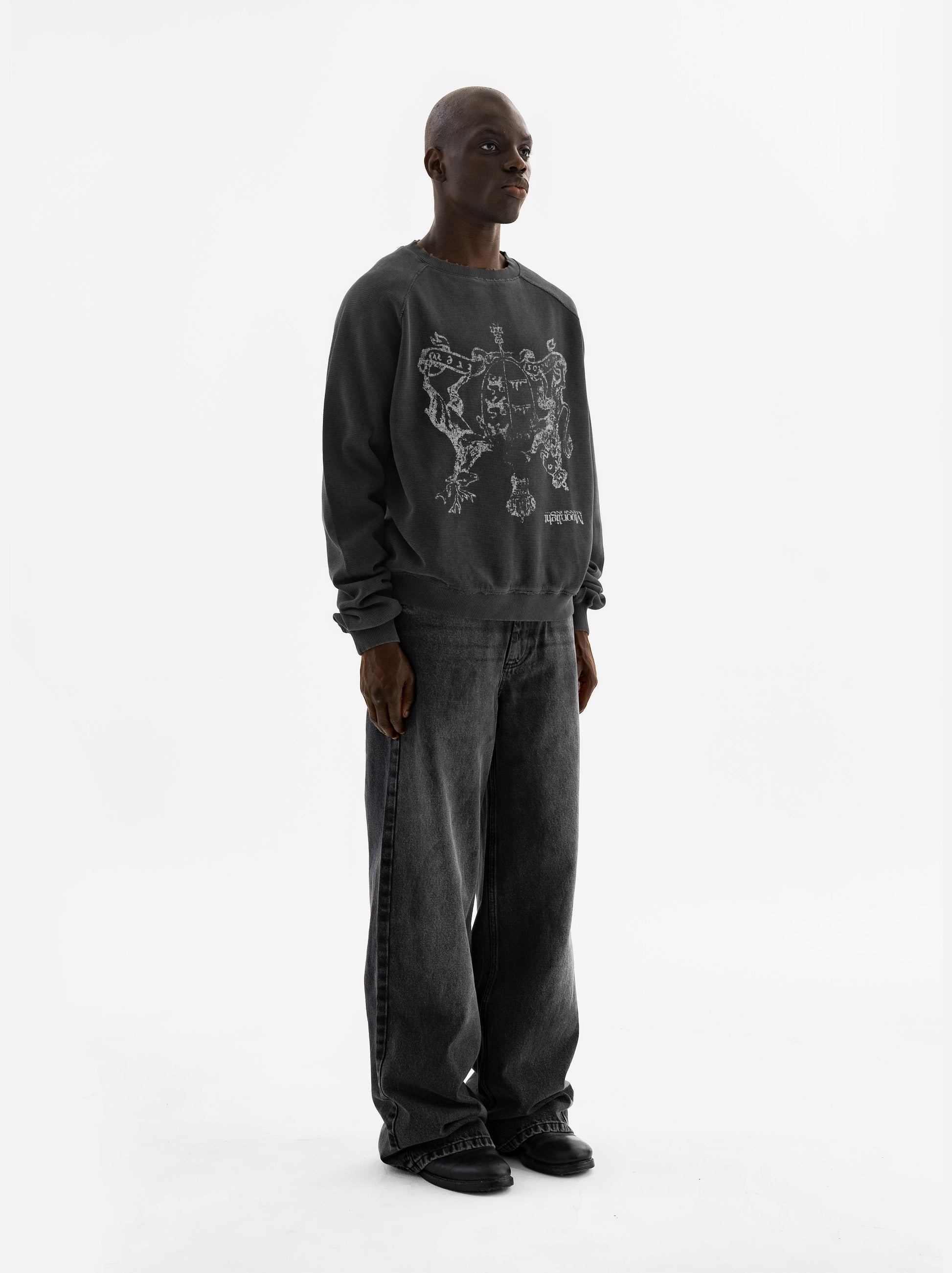 COAT OF ARMS SWEATER - BLACK