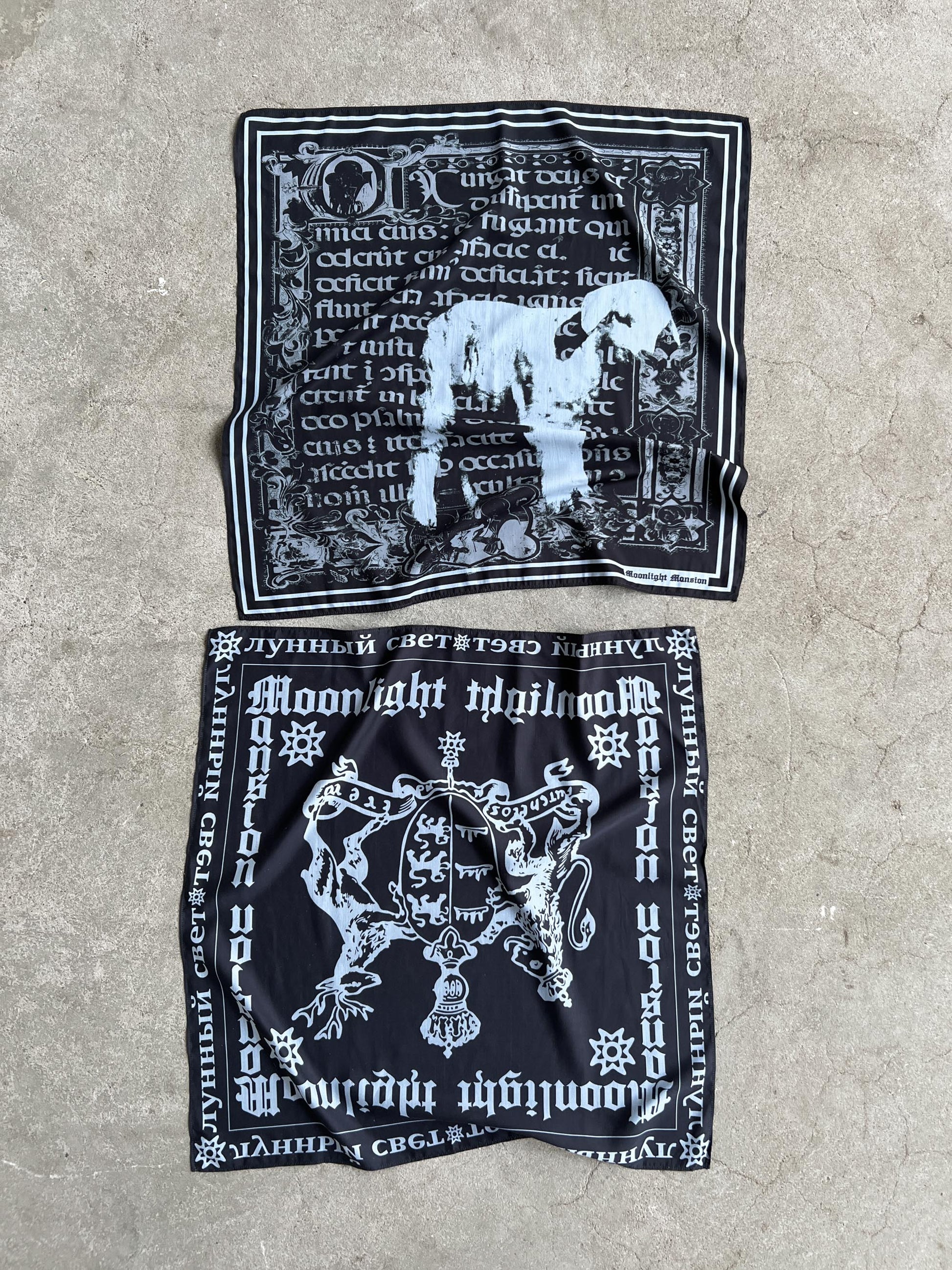 COAT OF ARMS FOULARD - Moonlight Mansion